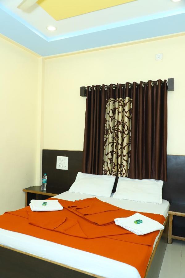 Sai Madhavi Palace Hotel Shirdi Eksteriør billede